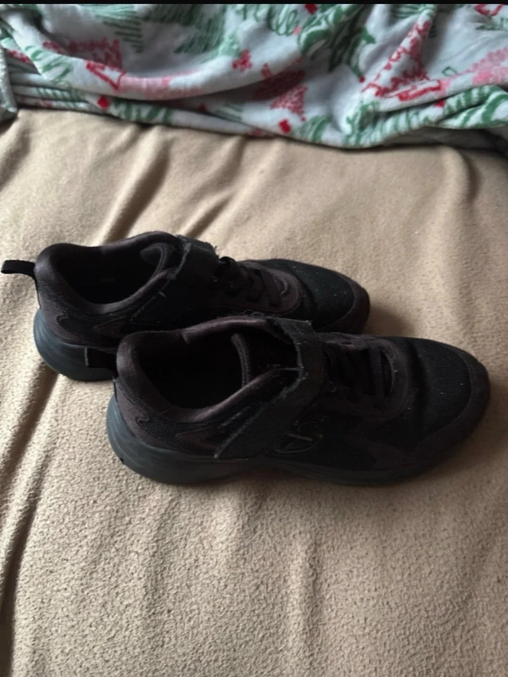 Skechers durable black